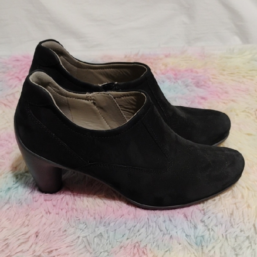 Like New Ecco Black Heeled Ankle Booties Sleek Minimalist Design Sz.38 - Picture 5 of 10